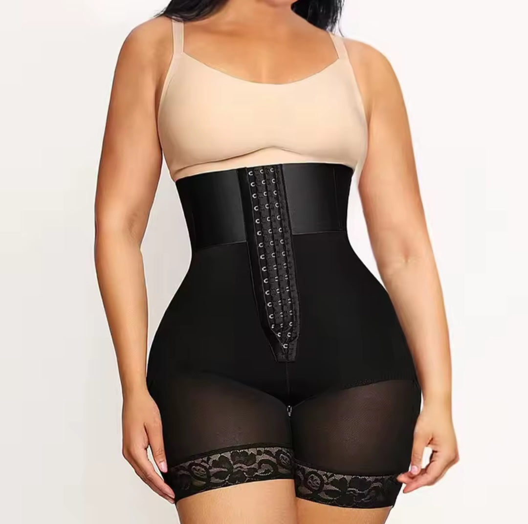 "Gaine amincissante taille haute avec crochets – gainant ventre plat et fesses galbées"